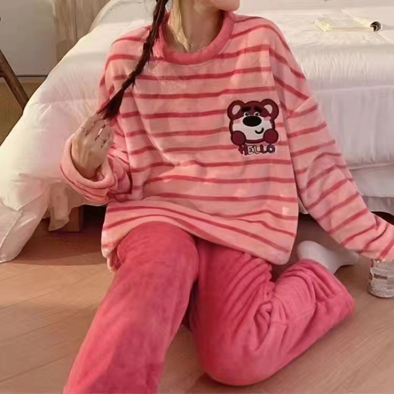 卡通甜美歪头熊同款睡衣女秋冬季珊瑚绒加厚宽松大码外贸跨境套装