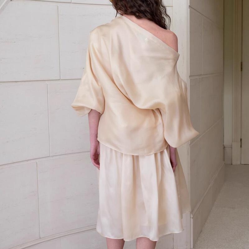 Đầm trễ vai màu hồng nude tay bồng nhún eo dáng xòe mềm mại — Áo màu hồng nude, Chân váy hồng nude