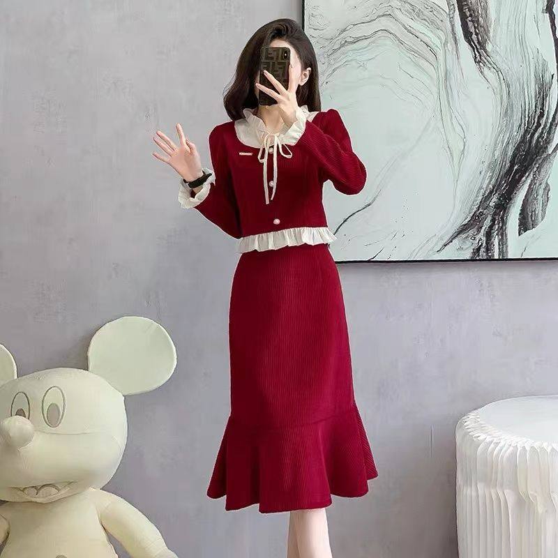 2026 French Retro Style Top and Skirt Set with a Unique Design, Elegant and Slimming for Socialites
