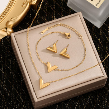 Fashionable New Simple Golden Ins Niche Light Luxury V-letter Mother Brand Necklace Women's Summer Clavicle Chain Internet Celebrity Color-free