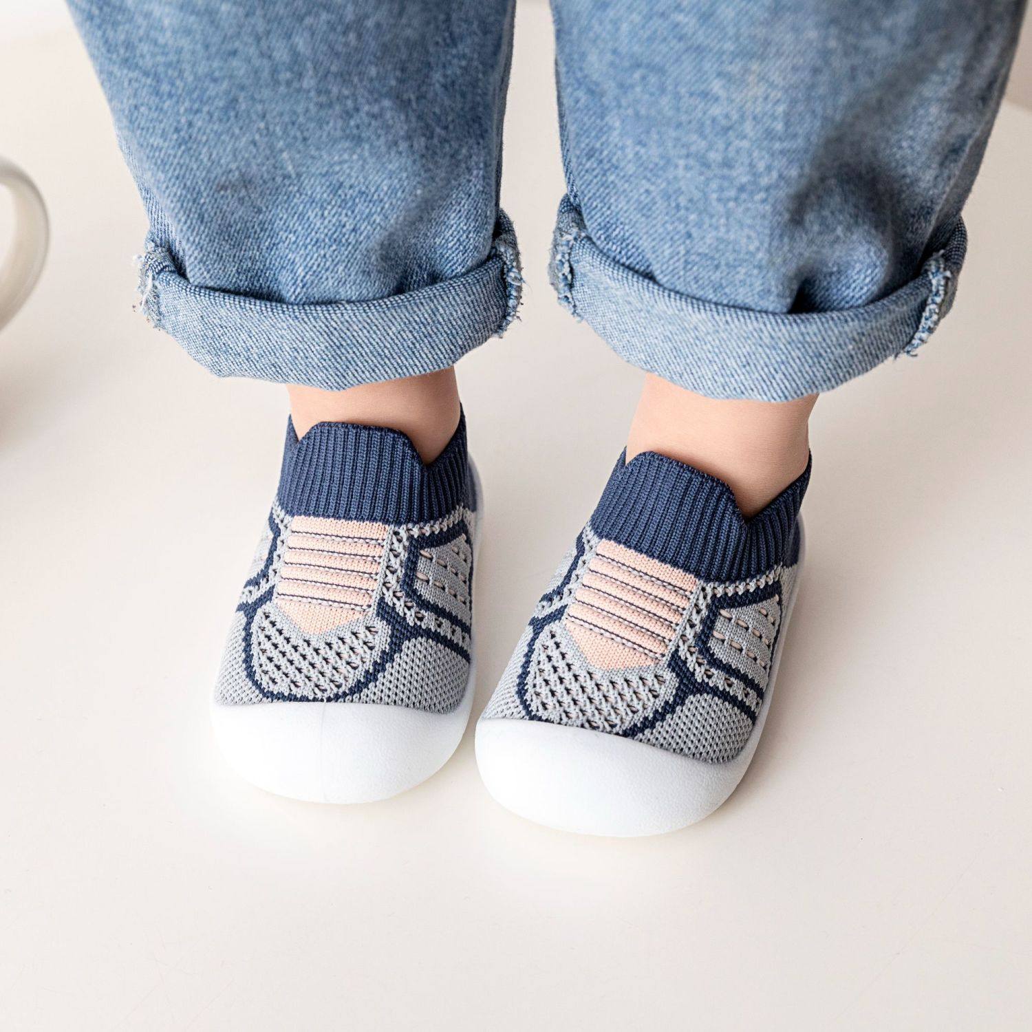 Spring and Summer Baby Shoes 1-3 Years Old Soft-Soled Non-Slip Toddler Shoes Breathable Mesh Fly-Knit Shoes Boys and Girls Shoes Baby Shoes