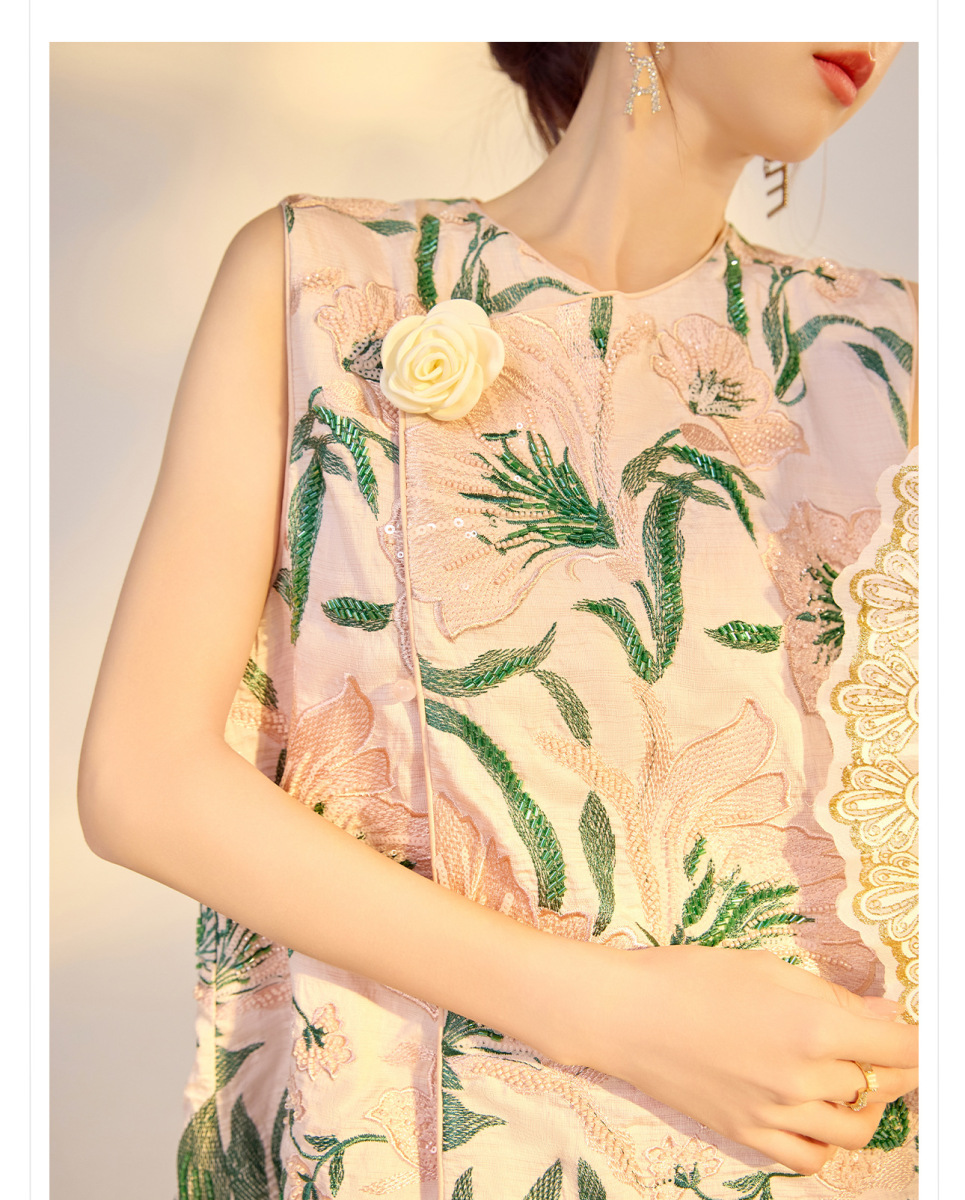 Áo vest nữ không tay thêu hoa nổi chất liệu satin phối họa tiết cành hoa — Hồng xanh (phát hành cùng ngày), Màu xanh hồng (giao hàng trong 7 ngày), Màu xanh mơ (giao hàng trong 7 ngày), Màu xanh mơ (phát hành cùng ngày)