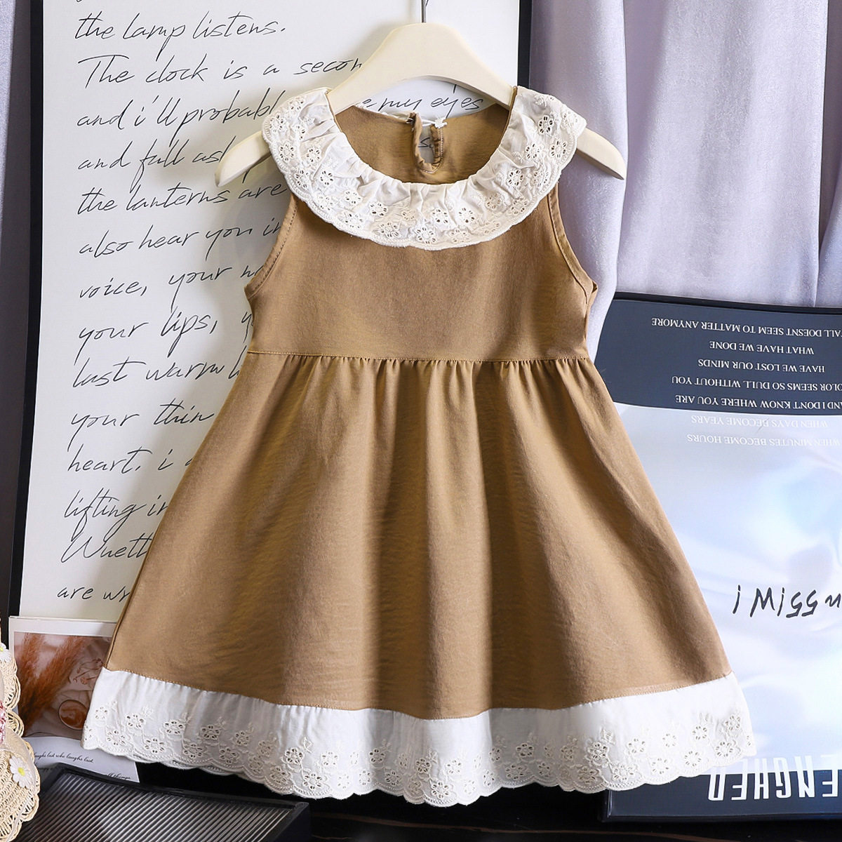 Nische Kinder-Sommerneuheit-Spitzen-Kinderkragen-Plissee-Kleid, süßes Rüschen-Prinzessinnenkleid