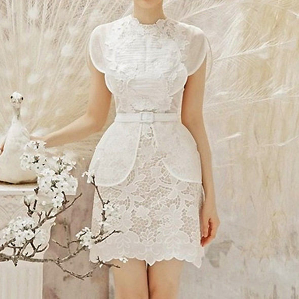 Đầm maxi ren trắng thắt eo phong cách dân tộc — Trắng