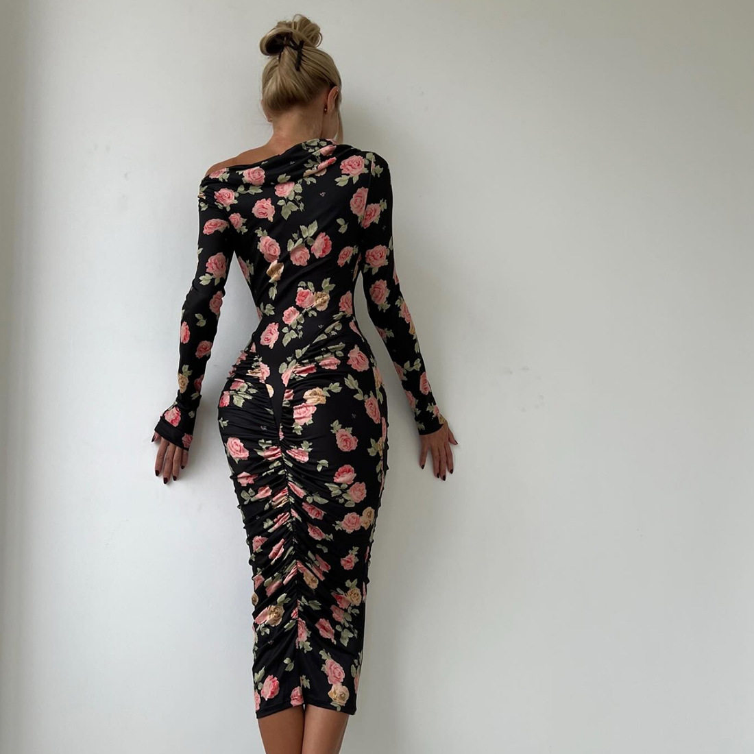 Fashionable Long Sleeve Bodycon Dress Unique Print Ruffled Design Sexy Silhouette Autumn Winter Collection