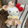 Оптовая продажа кулона HelloKitty, можно носить детскую одежду, симпатичную плюшевую куклу kt cat, кукольную одежду, юбочный костюм mini 90