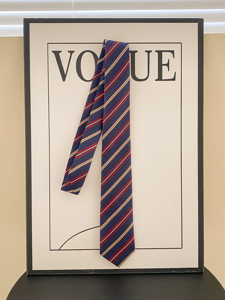 赤と黒のツイルブルーのネクタイ - 約140cm