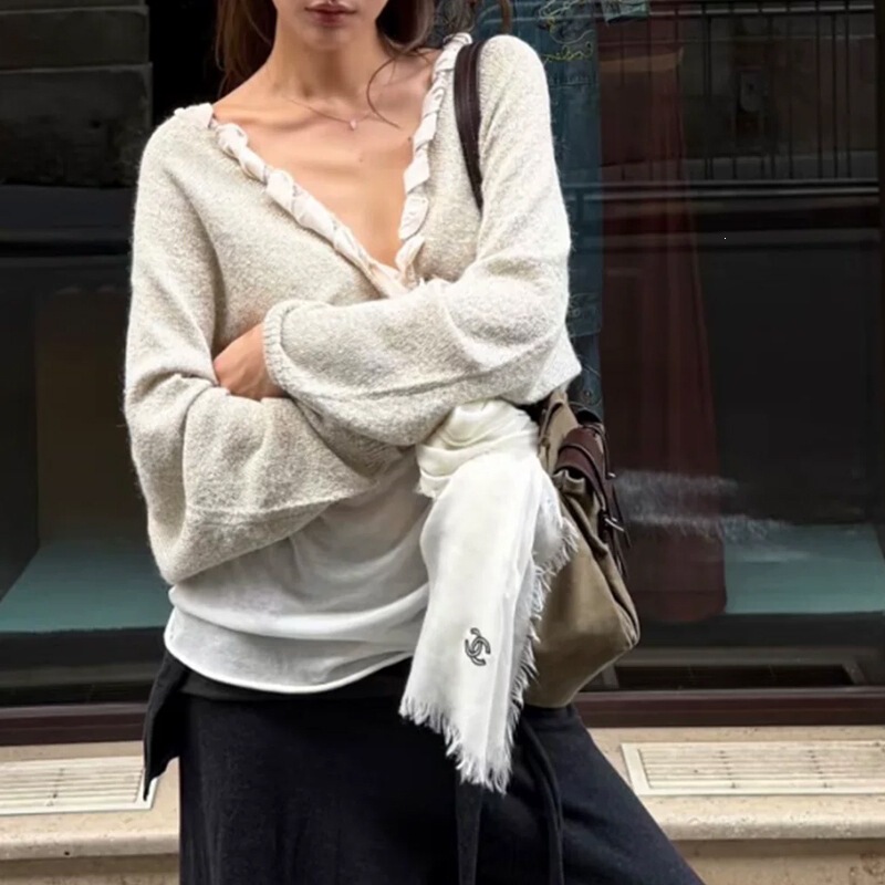 Áo cardigan nữ dệt kim cổ chữ V thắt nơ viền ren dáng rộng — Màu be nhạt