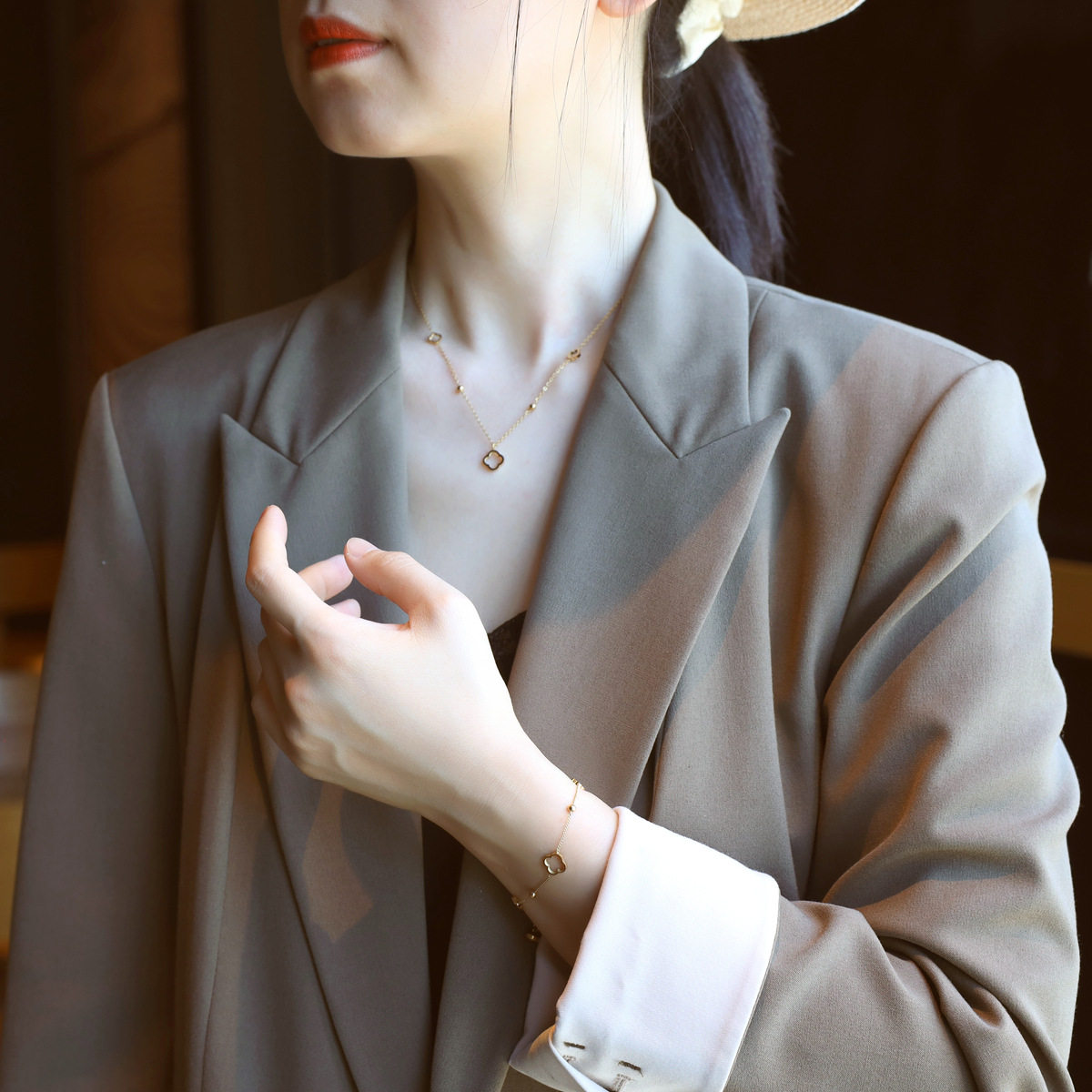 Light Luxury Simple Hollow Four-leaf Clover Titanium Steel Bracelet Girl Fashion Niche Design Exquisite New Arrival Bracelet Without Fading