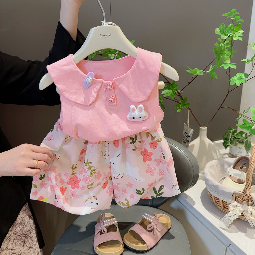 Nuovo set di due pezzi alla moda orecchie coniglio 3D cartone animato bambine, estivo carino outfit shorts bocciolo bambola creativo