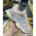 Off-white powder