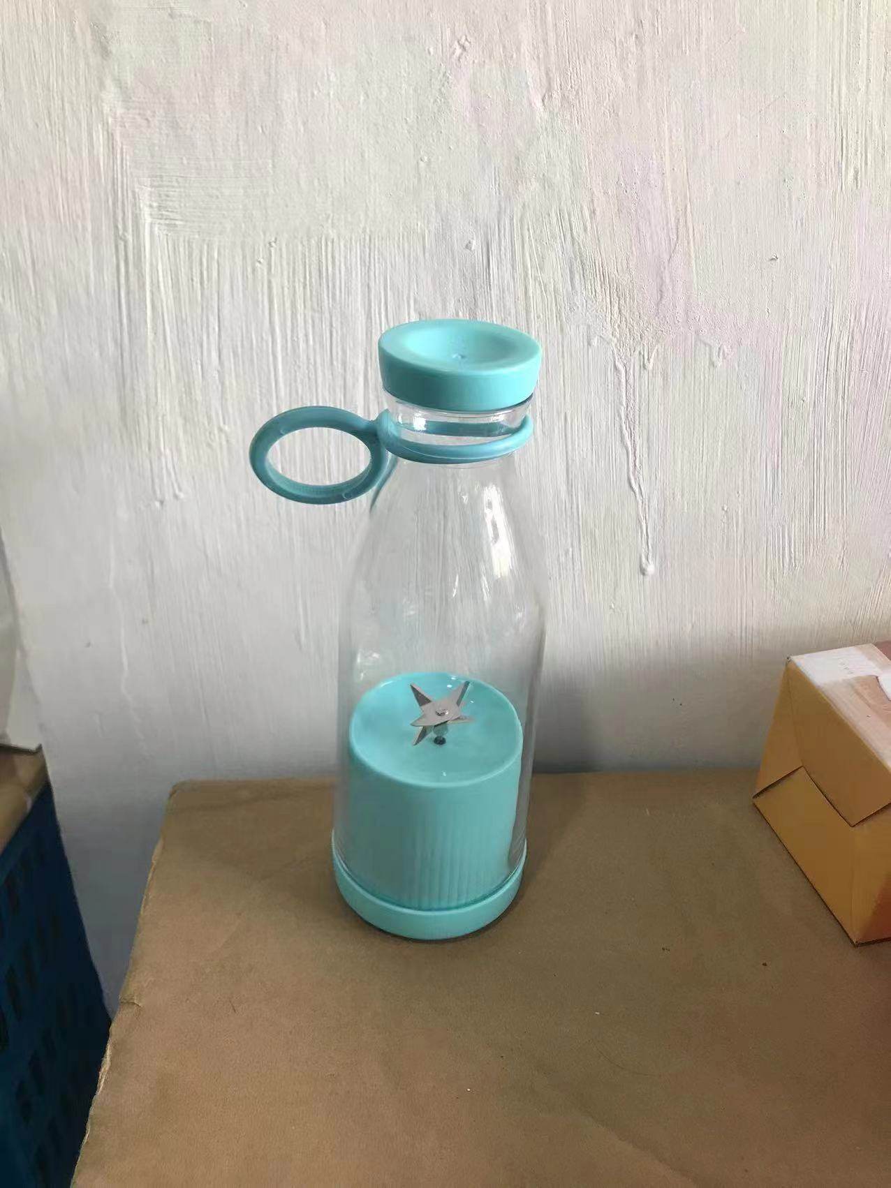 USB无线充电酒瓶榨汁杯6叶刀头便携式榨汁机果汁 跨境家用榨汁杯