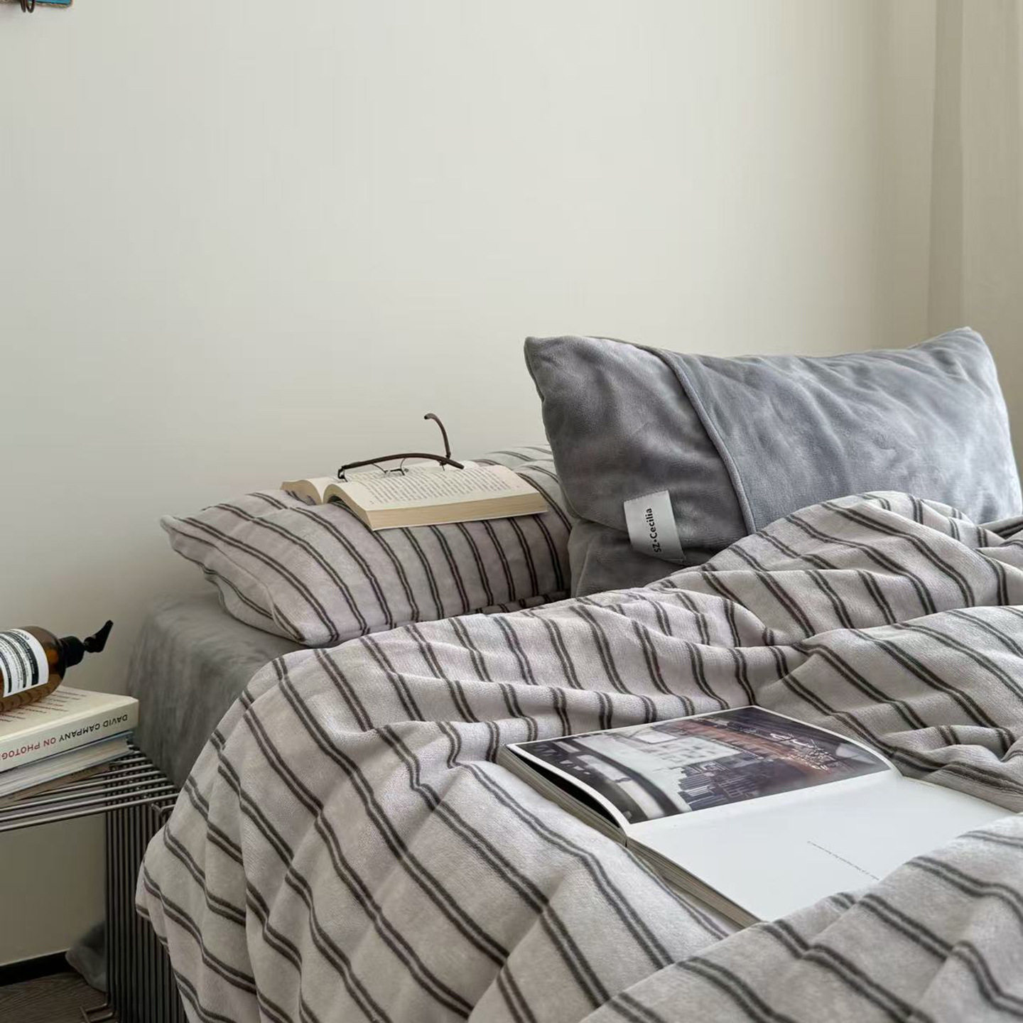 Korean Simple Herman Stripesd Milk Velvet Four-Piece Set Autumn and Winter Heat Storage Warm Quilt Cover Bed Sheets Bed Three-Piece Set