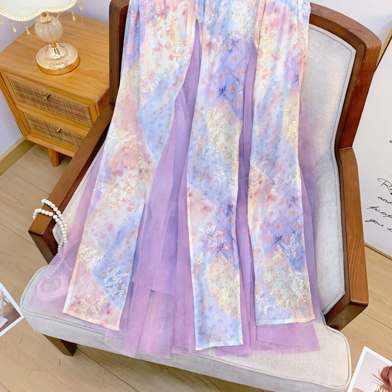Đầm dài họa tiết hoa phối voan in thủy mặc, cổ chữ V tay lỡ dáng suông — Hồng đào non, Màu trắng ngà, Thiên Thanh, Tím khói