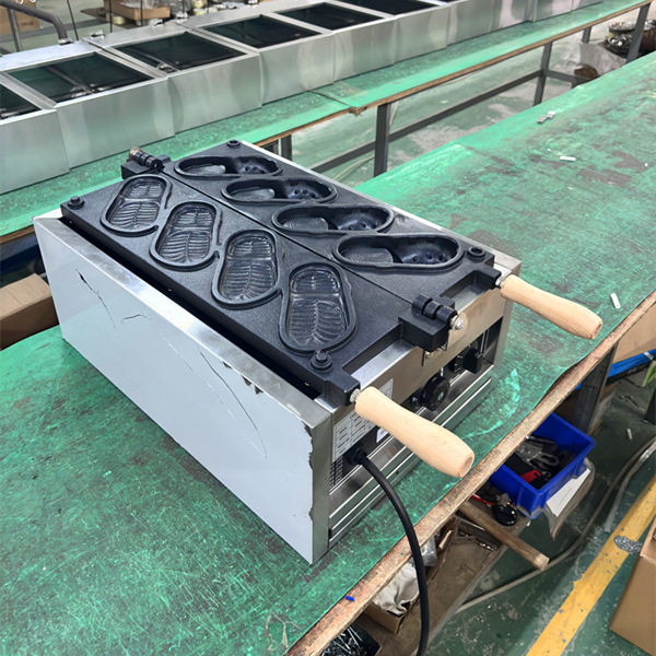 跨境洞洞鞋烧机器拖鞋模具硬币面包机金钱币4个拖鞋蛋糕机器工厂