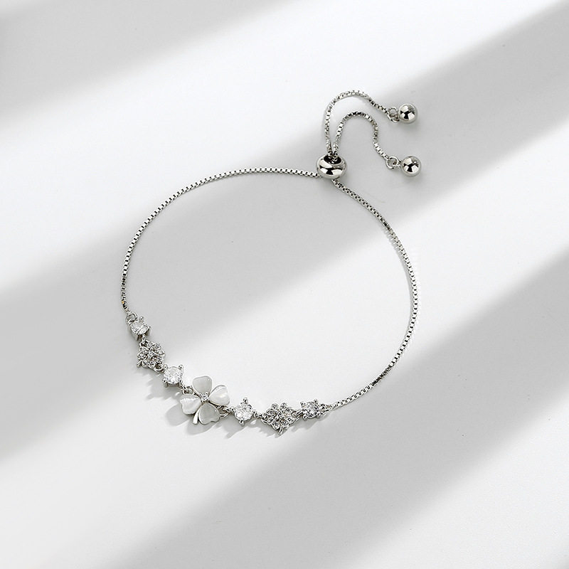 White Copper Cat's Eye Stone Heart-Shaped Four-Leaf Clover Bracelet, Feminine, Light Luxury, Niche Flower Bracelet, Pull-Out and Adjustable