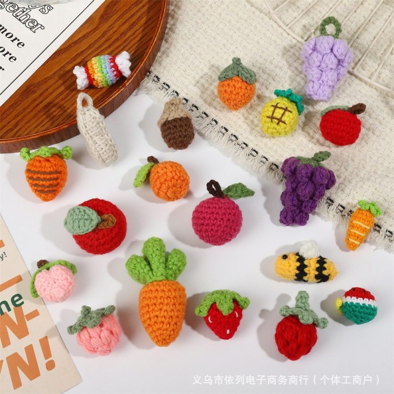 Creative Fruit Bee Trinkets Handmade Wool Cartoon Carrot Handmade Pendants Crocheted Finished DIY Pendants