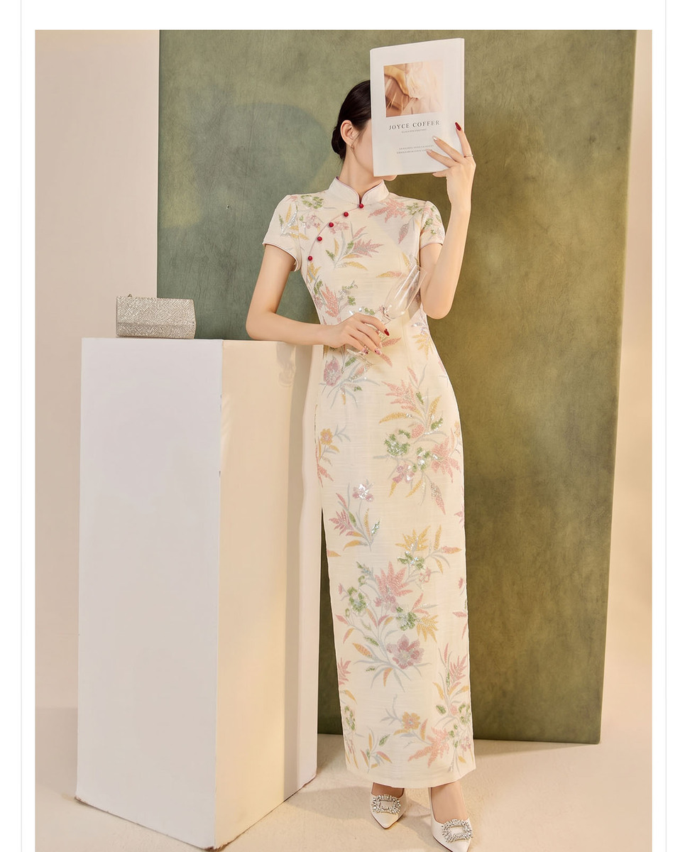 Đầm dài ôm dáng cổ đứng thêu hoa tiết thanh lịch — Màu trắng ngà