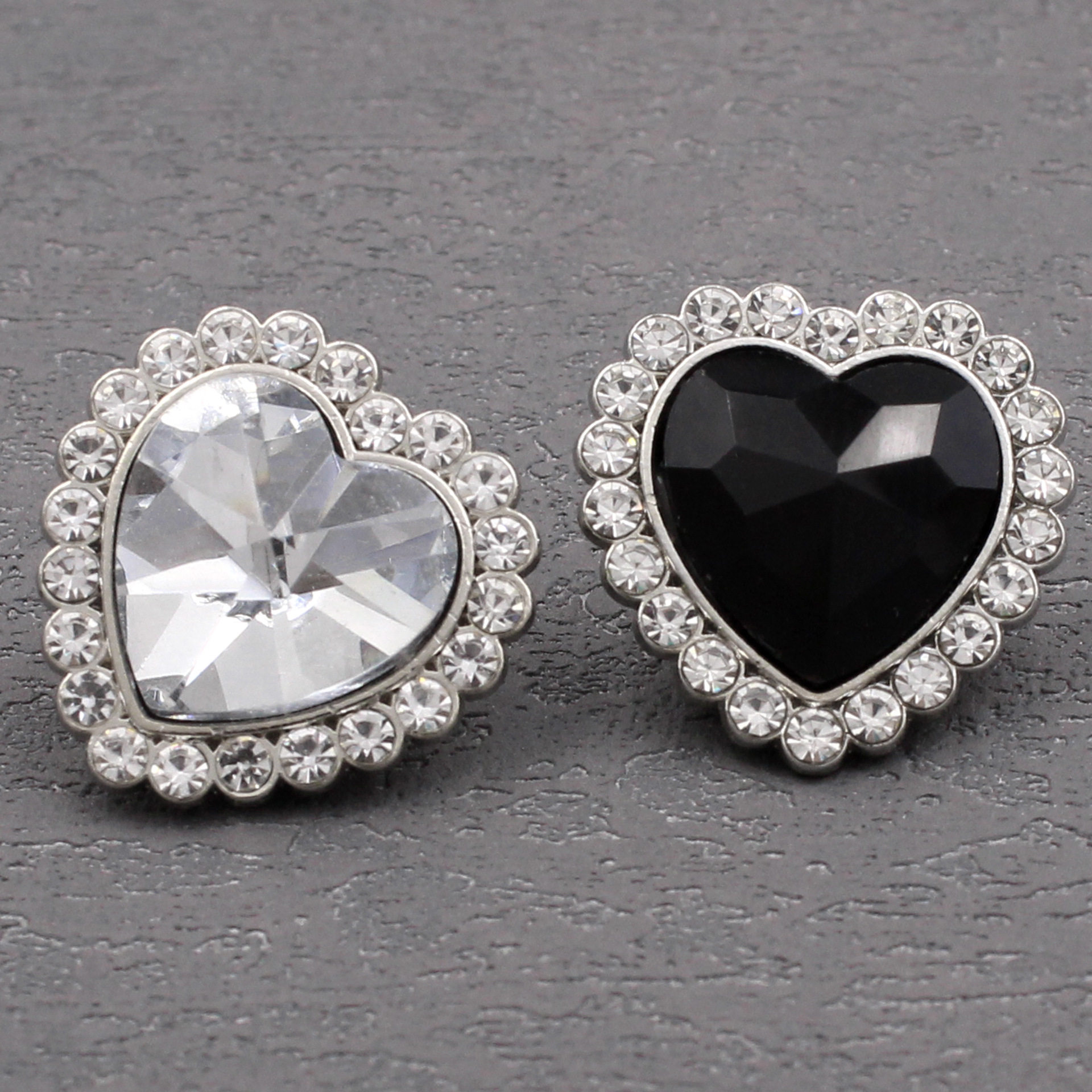 Love Metal Small Fragrant Diamond Buckle, Exquisite Crystal Diamond-Encrusted Hand-Stitched Buckle, Suit Jacket Button, New Launched Button