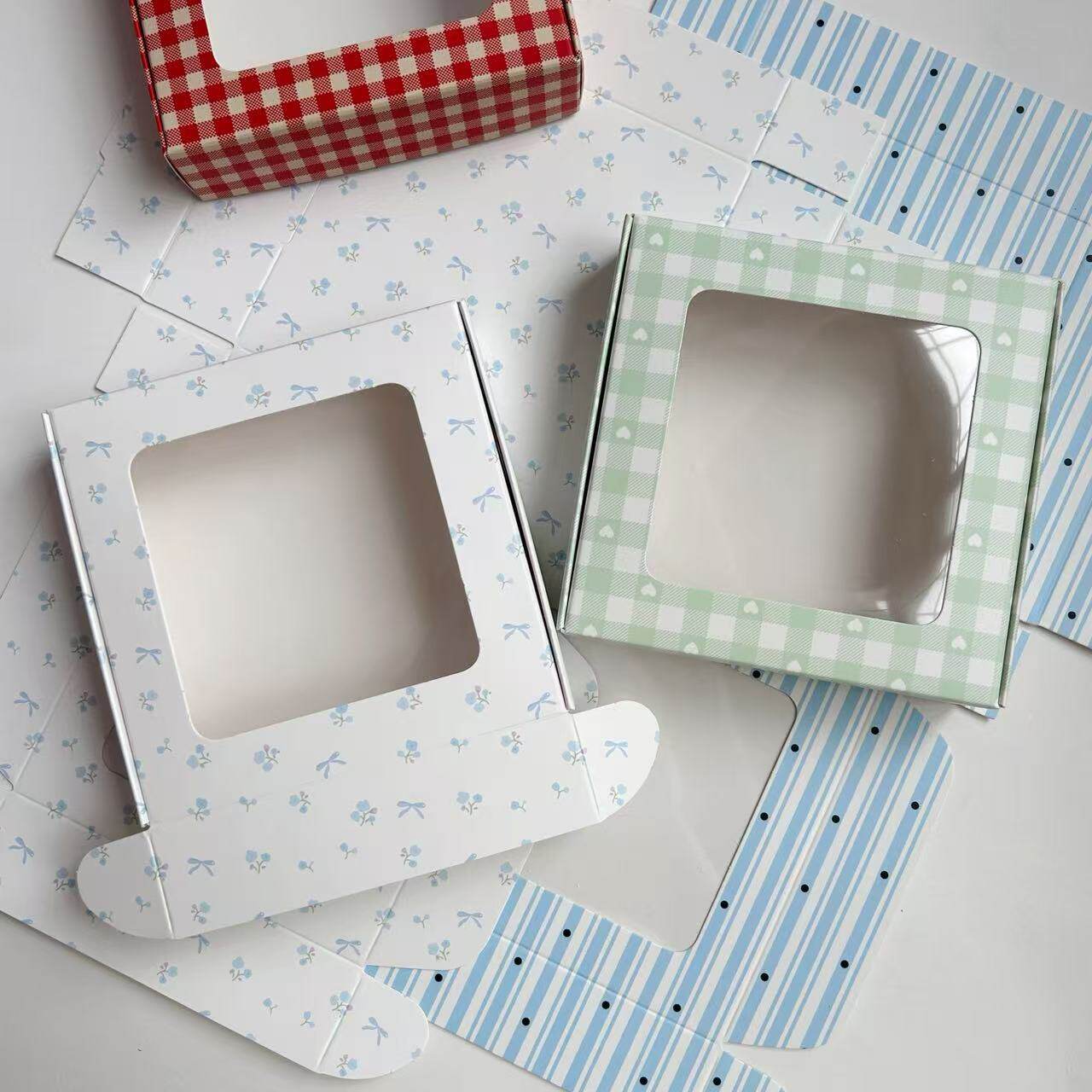 Ins Sausage Loop Hair Accessories Window Gift Box in stock Cute Jewelry Wear Armor Packaging Paper Box Transparent Flying Machine Box