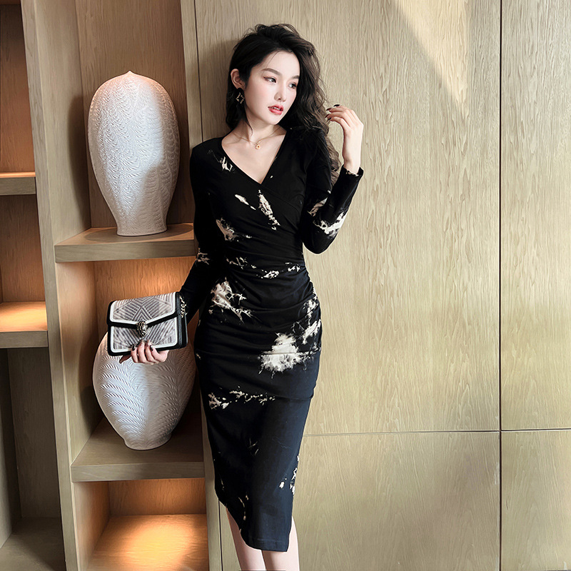 (Mới) Mã G1565 Giá 880K: Váy Đầm Liền Thân Dáng Dài Nữ Chdc Dáng Ôm Body Gợi Cảm Sexy Hàng Mùa Xuân Thu Đông Phục Cổ Cổ Điển Họa Tiết Hoa Cổ Chữ V Thời Trang Nữ Chất Liệu G03 Sản Phẩm Mới, (Miễn Phí Vận Chuyển Toàn Quốc).