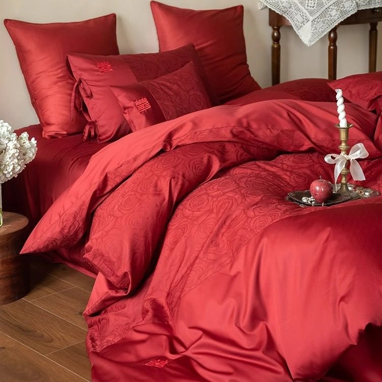 Red wedding festive skin-friendly cotton four-piece satin jacquard high-end wedding men's and women's bedding wholesale