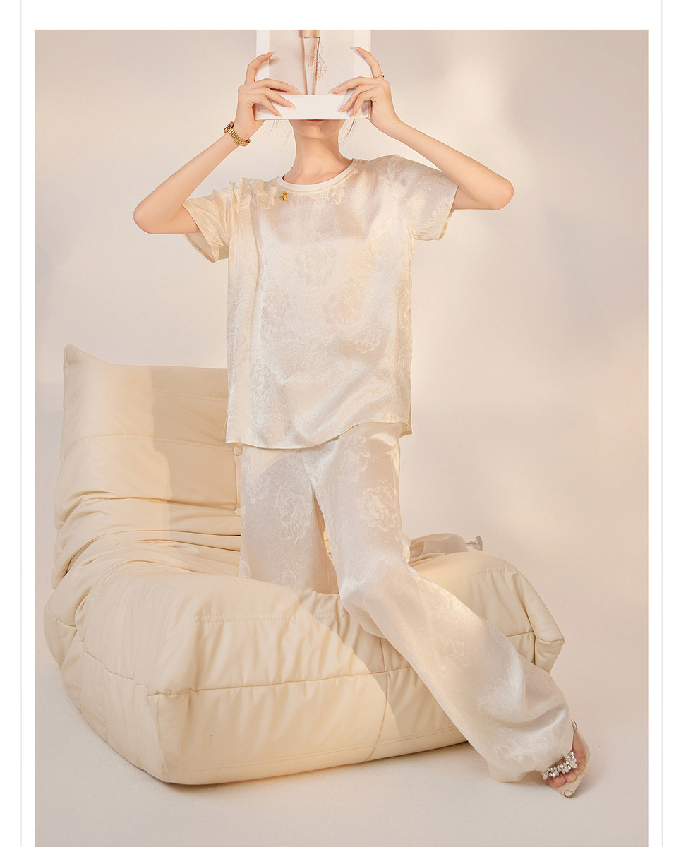 Áo sơ mi nữ cổ tròn tay ngắn dáng suông thêu hoa văn cây cỏ — Bột củ sen (giao hàng trong ngày), Jade White (Giao hàng ngay hôm nay), Jade White (Giao hàng trong 7 ngày), Vàng đen (Giao hàng ngay hôm nay)