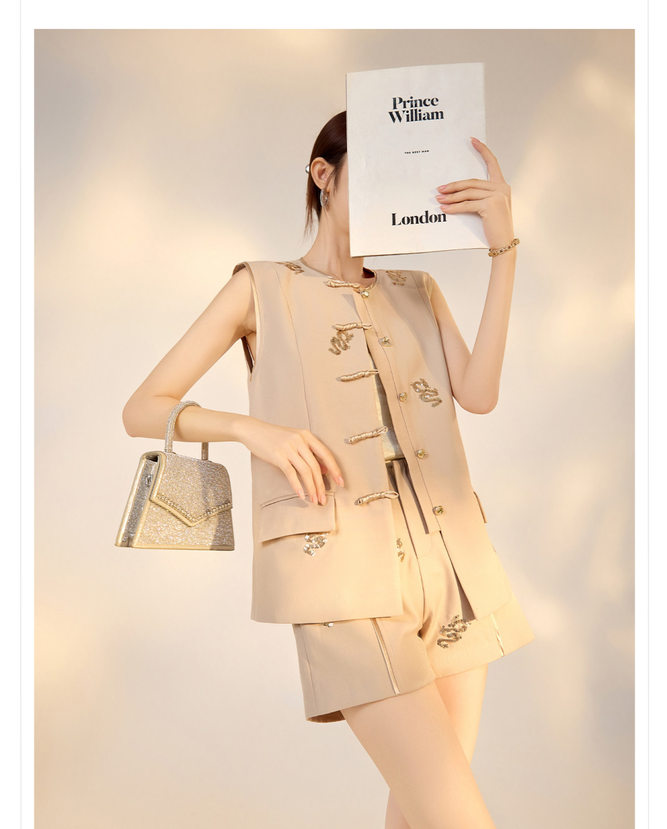 Bộ đôi áo vest không tay dáng ôm kèm quần short thêu họa tiết nữ — Quần short thêu (giao hàng trong ngày), Áo thêu (giao hàng trong ngày)