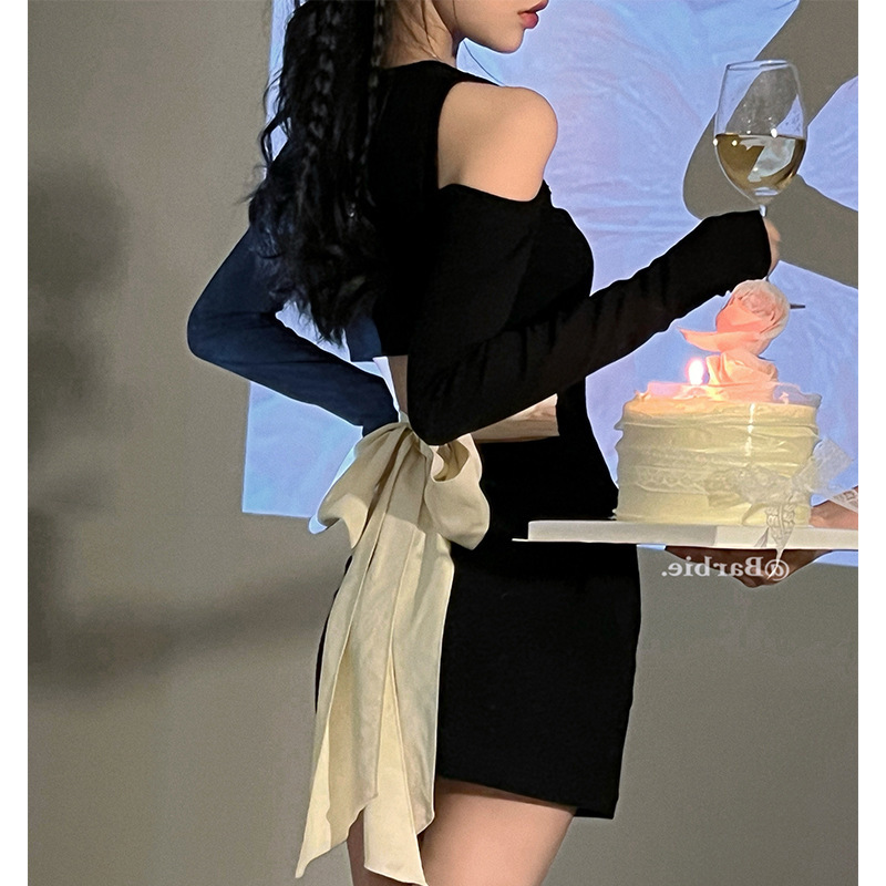 Tender And Charming Spice Girls Bow Dress Early spring 2022New Women Design Sense Dew Waist Knitting Skirt  温柔又迷人辣妹蝴蝶结连衣裙早春2022新款女装设计感露腰针织短裙 Tender And Charming Spice Girls Bow Dress Early spring 2022New Women Design Sense Dew Waist Knitting Skirt 