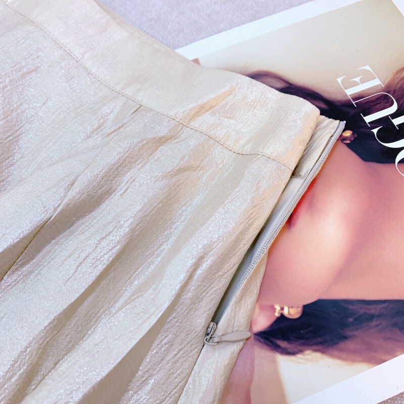 Chân váy chữ A midi vải Tencel phối ly xòe màu be nhạt — Màu be nhạt