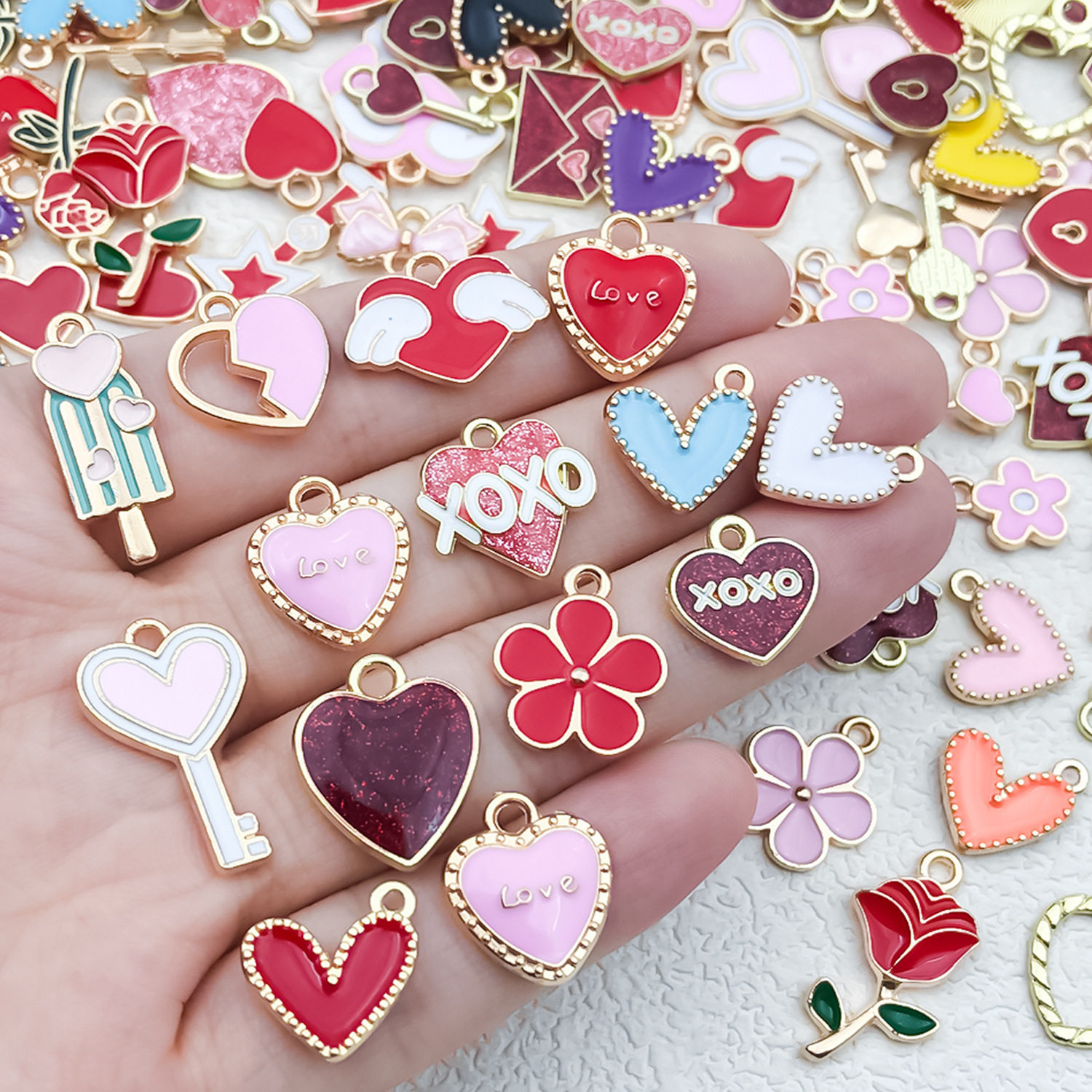 混50个红粉爱心桃心饰品配件 diy手链钥匙扣项链吊坠合金滴油挂件