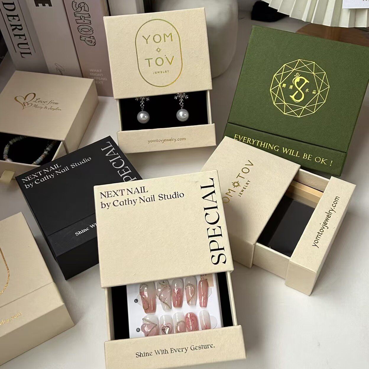 Ready-Made Cultural Toy Bracelets, Wearable Nail Display Packaging Boxes, High-End Necklaces, Jewelry Storage Drawer Boxes, Custom Logo