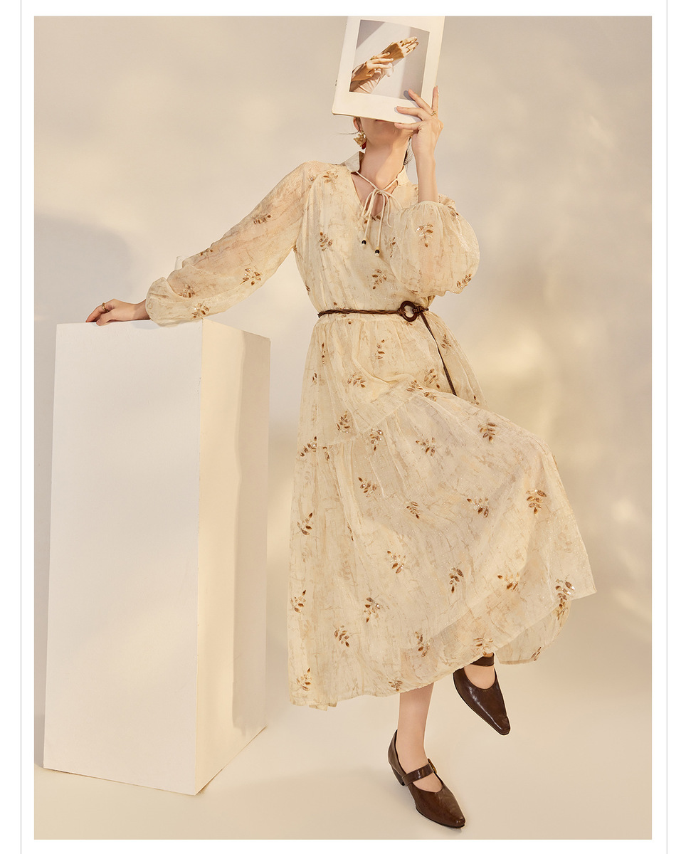 Đầm maxi nữ dài tay cổ chữ V họa tiết hoa nhẹ nhàng — Màu yến mạch (giao hàng trong 7 ngày), Màu yến mạch (giao hàng trong ngày)