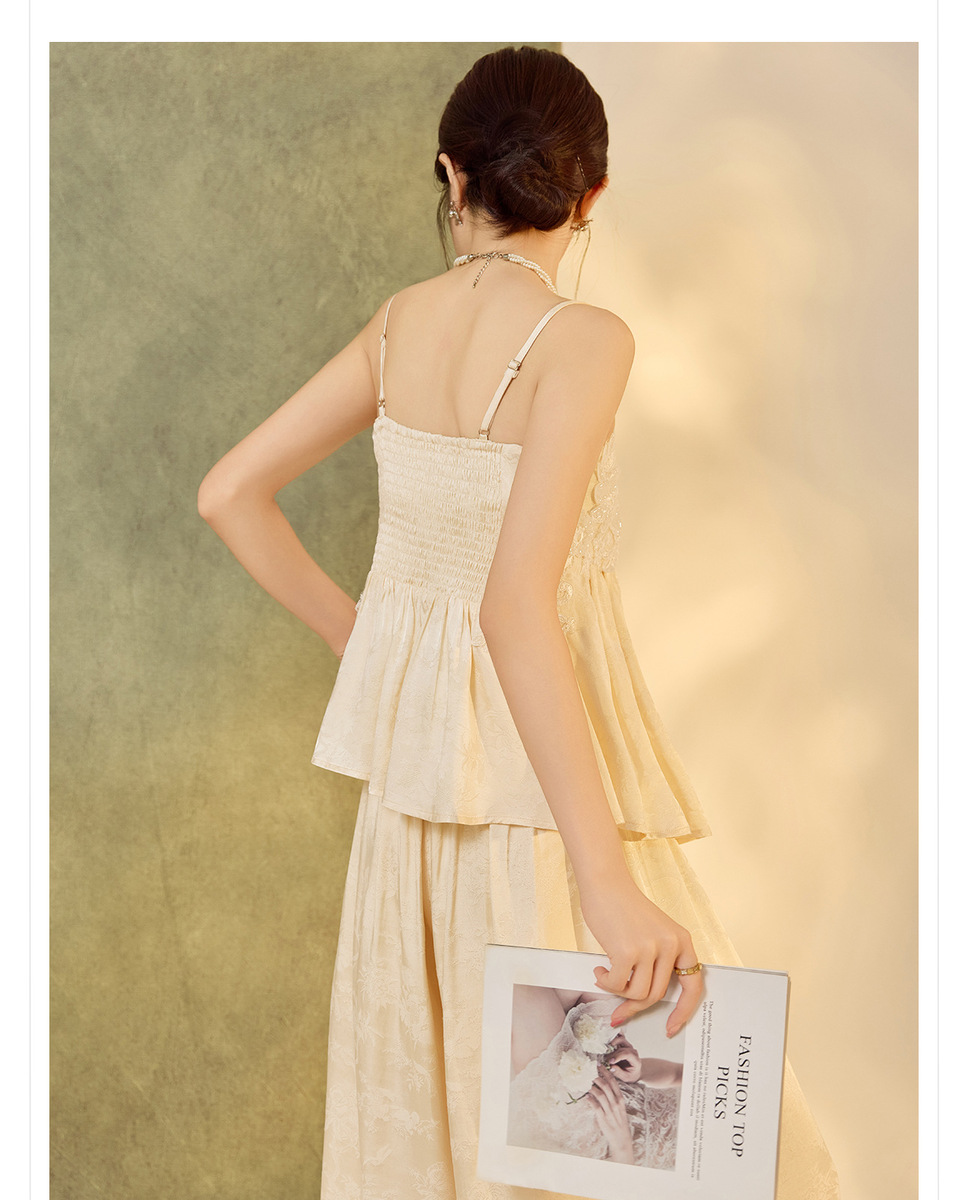 Set ba món nữ gồm áo hai dây thêu, áo khoác cardigan và quần dài — dây đeo, quần, áo khoác