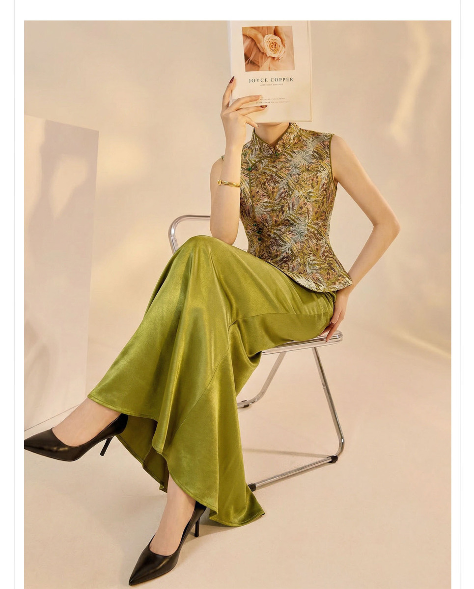 Bộ áo gile dệt jacquard cổ cao không tay kèm chân váy dài chữ A họa tiết hoa — Chân váy vàng hổ phách (giao hàng trong 7 ngày), Chân váy xanh lá trúc (giao hàng trong 7 ngày), Áo gile dệt jacquard (giao hàng trong 7 ngày), Áo gile dệt jacquard (giao hàng trong ngày)