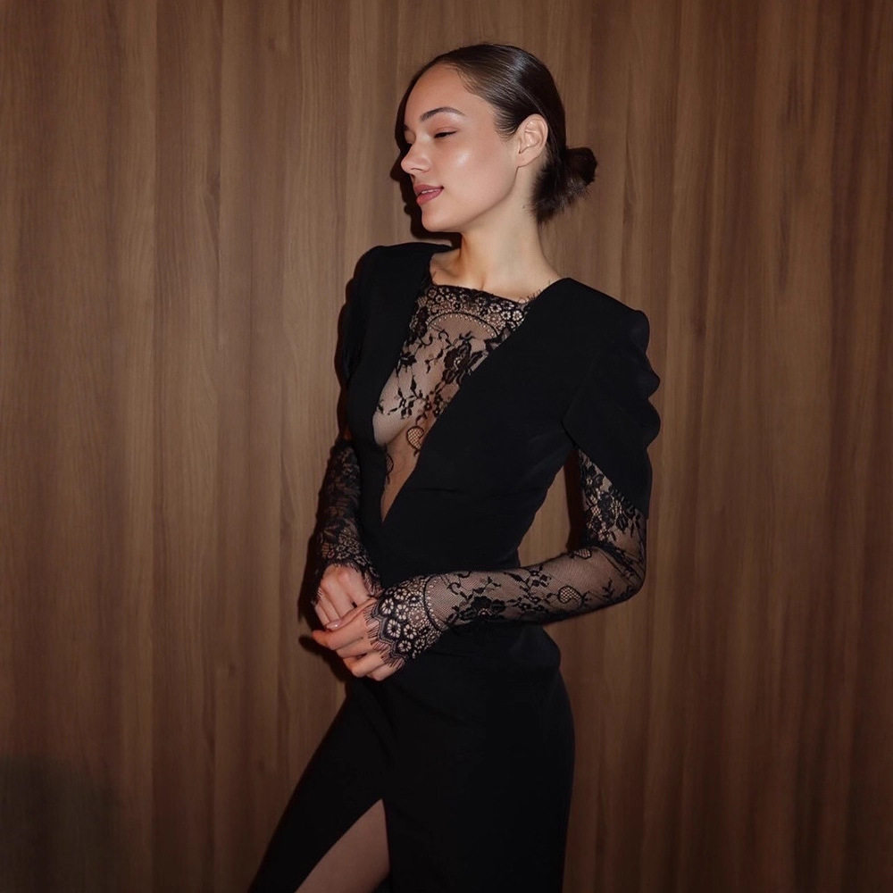 Elegant V Neck Lace Panel Bodycon Dress Chic Split Design Luxurious Feel Perfect for Autumn and Winter Events