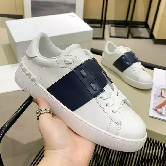 2024 New V Brand Thick-Soled Studded White Shoes Unisex Versatile Lace-Up Casual Sneakers Color-Blocking Sneakers