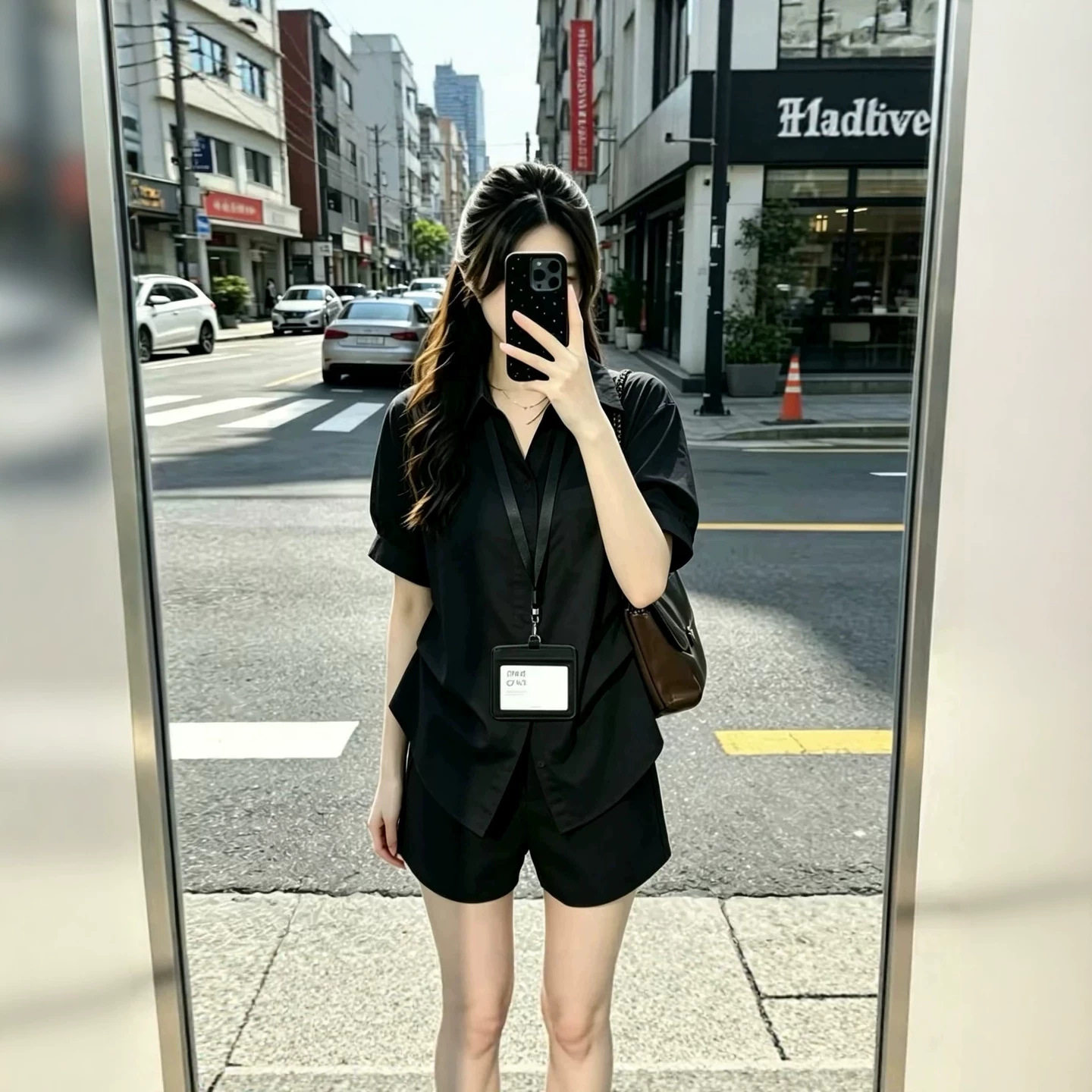 【เสื้อเชิ้ตมีสไตล์】เสื้อเชิ้ตแขนสั้นคอปกแบบพับลง สไตล์เกาหลี ตัวหลวมใส่สบาย ดีไซน์ช่วยให้ดูผอมเพรียว ใช้ได้หลากหลาย ทั้งไปทำงานและใส่ลำลอง