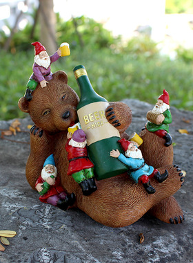 跨境新款树脂醉酒棕熊和小矮人摆件创意庭院花园饰品雕像景观