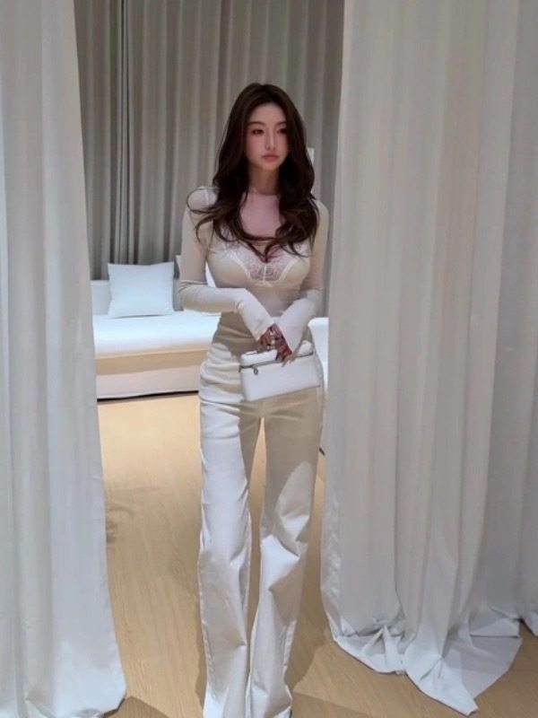 Designed Sexy Lace Edge Slim V Neck T-Shirt Top for Women Autum Versatile Casual White Jeans Two-Piece Set