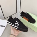 Black and white arrow (canvas)