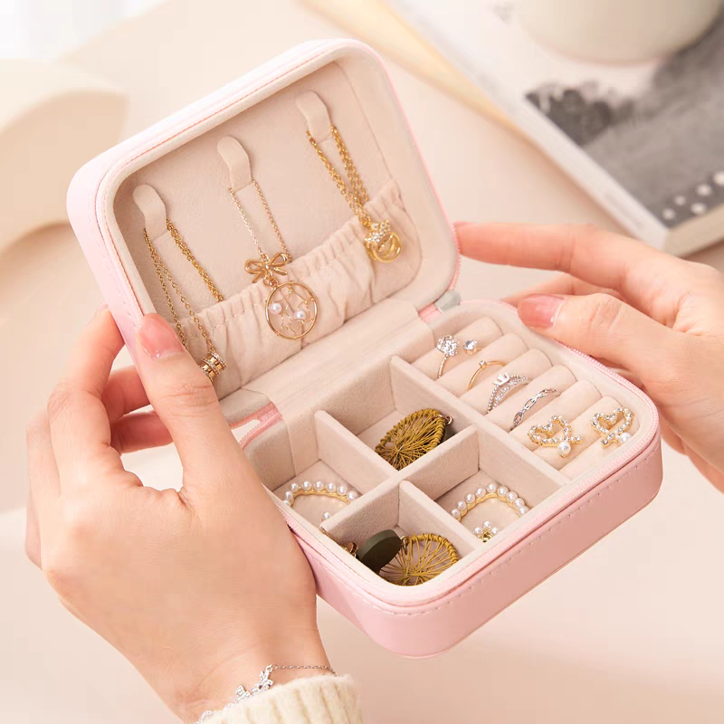 High-end jewelry box, portable necklace, dust-proof box, earrings, earrings, small exquisite jewelry box