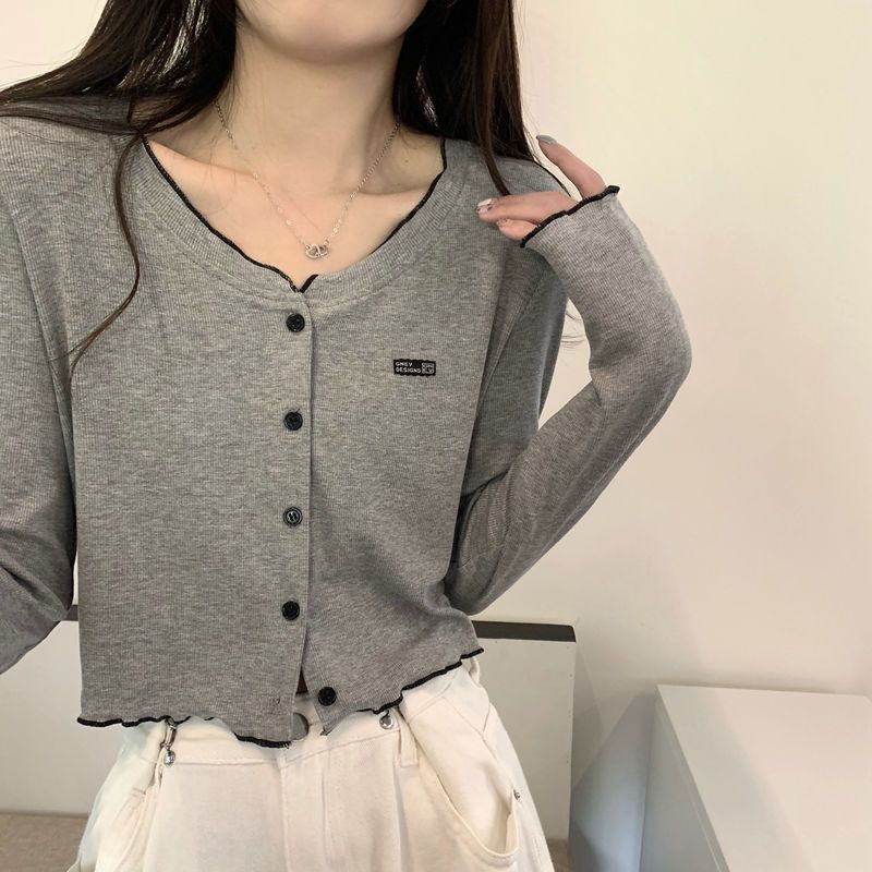 Slim Fit Gray Knitted Cardigan for Women Short Length Lightweight Design Casual Spring Autumn Wear