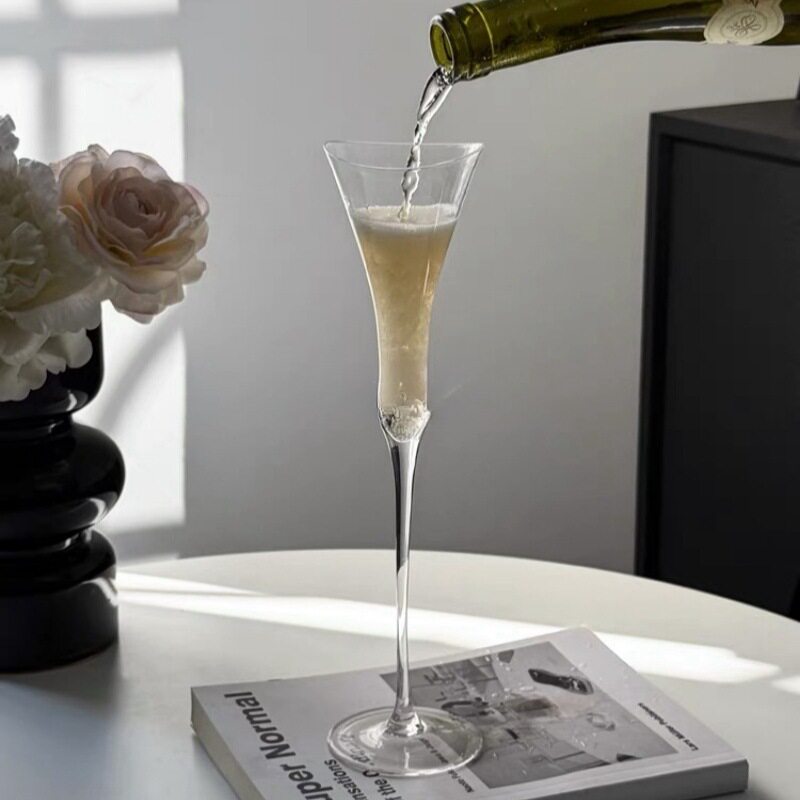 ♔ Good-Looking Girl's Tipsy Wine Glass Design French Lily Champagne Glass Goblet Niche Red Wine Glass