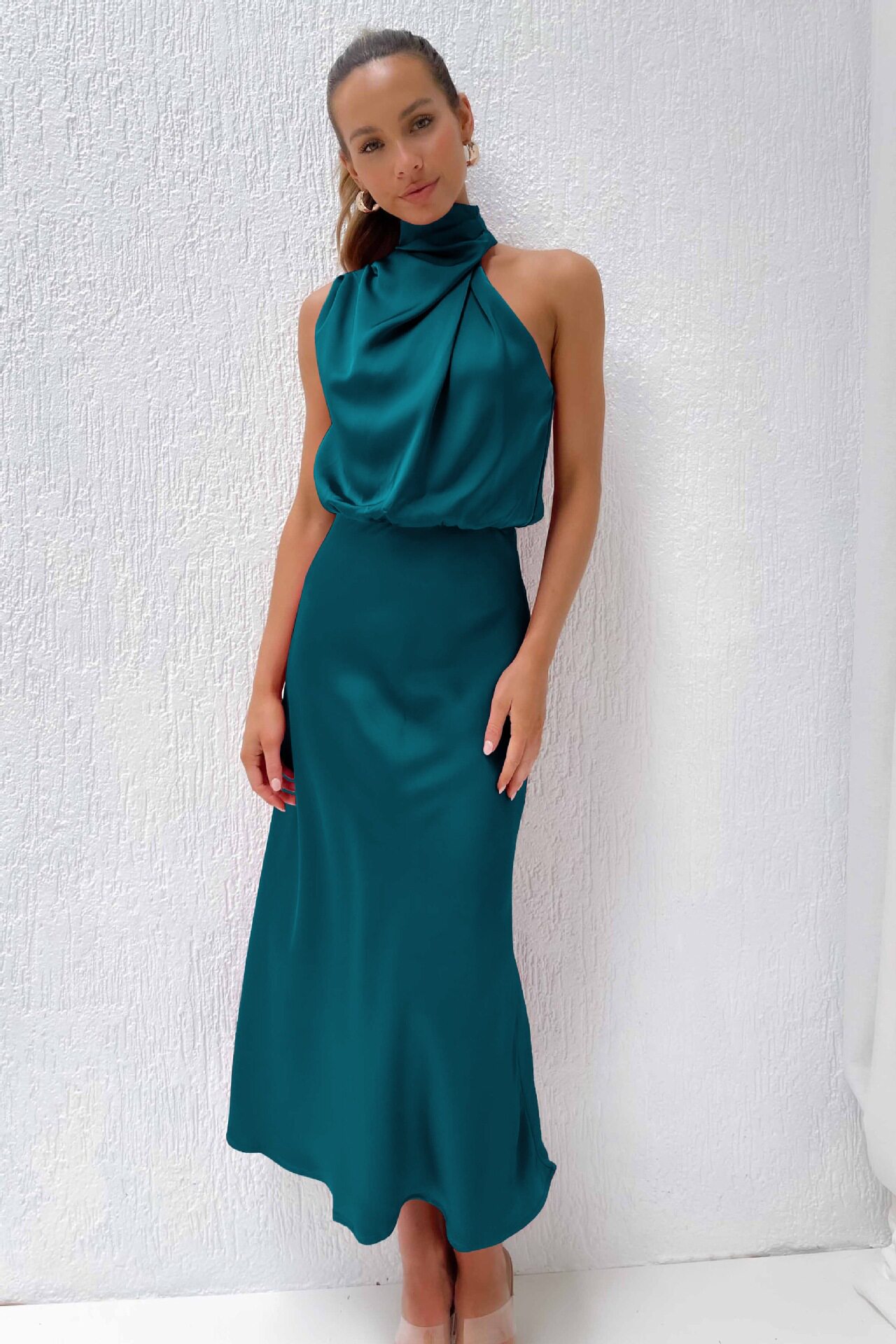 Sleeveless Satin Dress Elegant Solid Color Lightweight Fabric Spring Summer Evening Wear Wholesale Available
