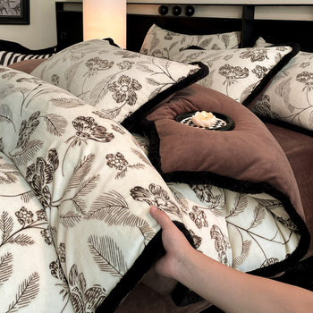 Winter French-Style Melard Carved Velvet Black Gold Four-Piece Set, Thickened Milk Velvet Bed Sheet and Duvet Cover, Student Dormitory Set