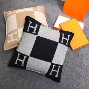 Nordic style H pillow 2023 model room lunch break sofa cushion car waist back cushion wool knitted pillow
