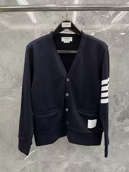 【Factory Store】High-Quality Men's and Women's Casual Fashion Classic Four-Stripe Versatile Pure Cotton V-Neck Cardigan Top