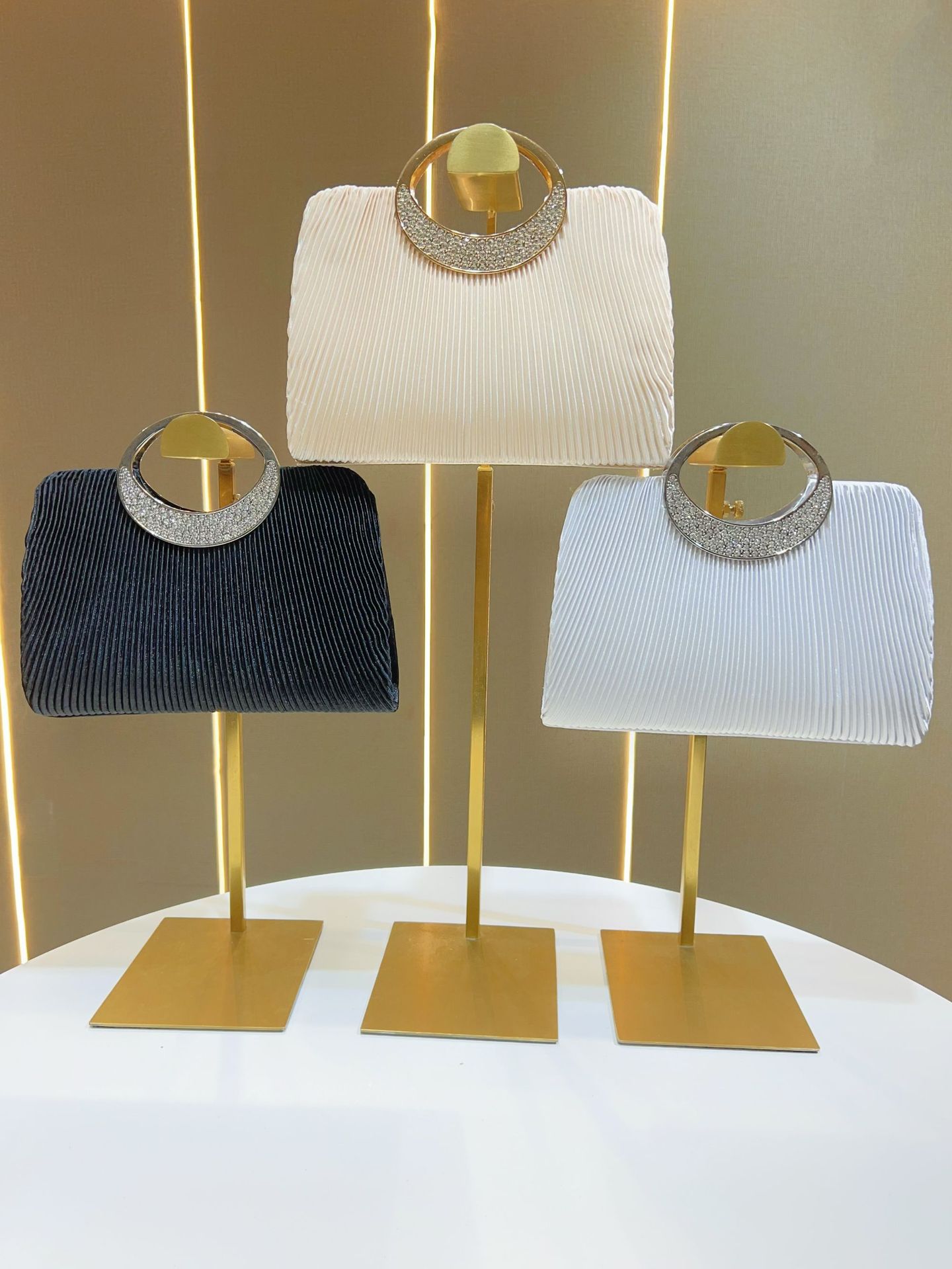 O1CN01vhv9uR2LHXpHGYYr9 !!2216856689667 0 cib