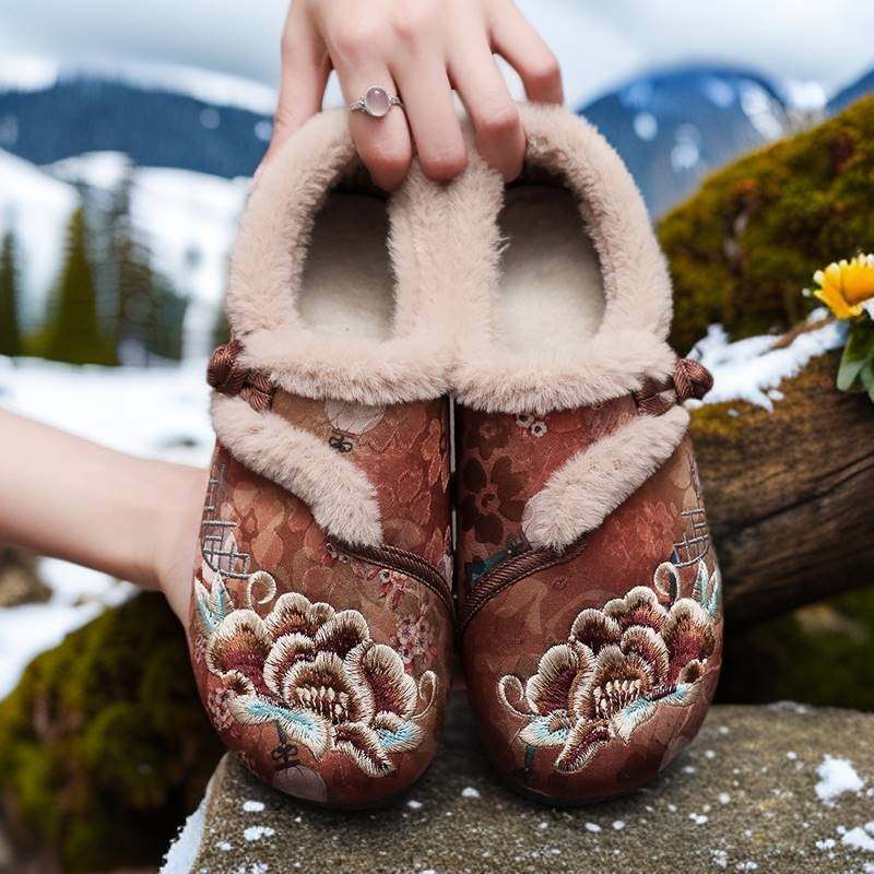 New Winter Beijing Cotton Shoes, Thickened Ethnic Middle-Aged and Elderly Soft-Soled Mother's Chinese Han Dynasty Embroidered Shoes for Women